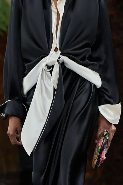 Look 70